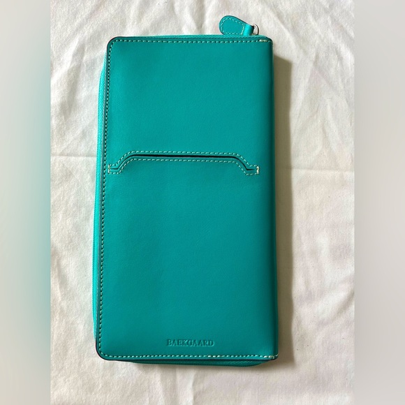 BAEKGAARD Turquoise Leather Zip Round Passport Travel Wallet EUC. - Picture 1 of 13